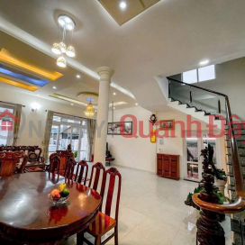 Cho thuê Villa nguyên căn 5 phòng ngủ đường 3/4 phường 3 Đà Lạt giá 18tr _0
