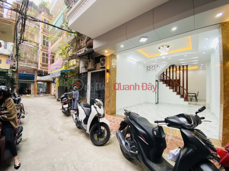 2.6x billion, owning 35m2 of Bac Tu Liem house, parking at the door and alley near the District Committee. school Sales Listings