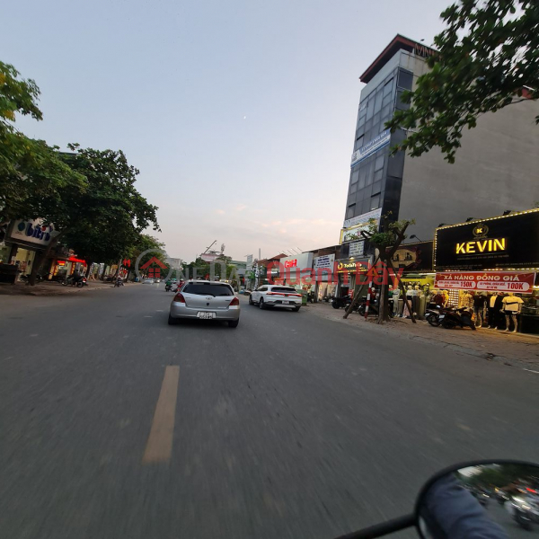 Land for sale in the center of Trau Quy, Gia Lam, 7 seats in the house, 56m2, wide frontage. Contact 0989894845 Sales Listings