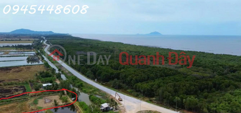 Selling 11 plots of land with frontage on the national defense dike, Hon Dat commune, An Giang province. _0