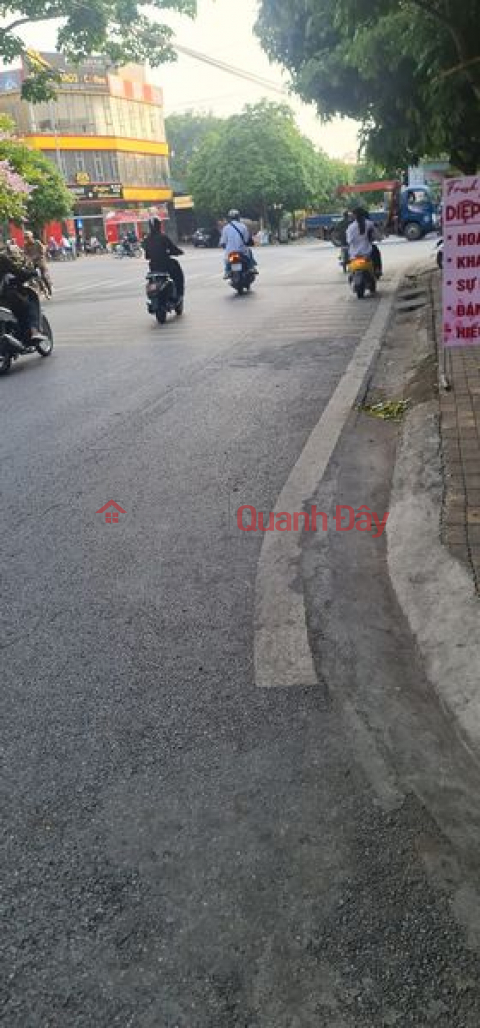 Street front house at TIEN HUNG TOWN INTERSECTION _0