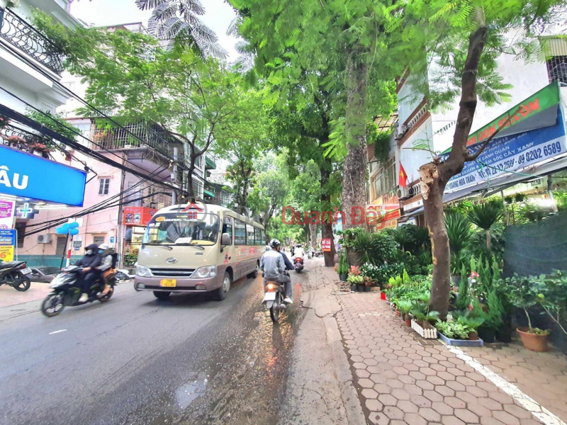 Urgent sale of Hoang Hoa Tham Ba Dinh house, corner plot, straight lane, three attic, rear window, price 5 billion more Sales Listings