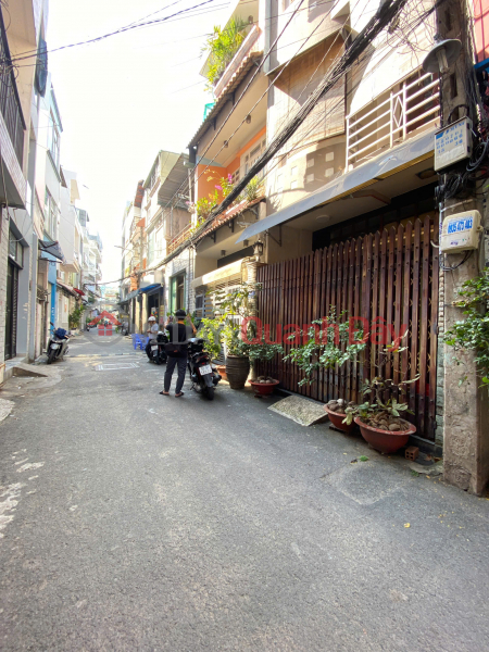 House for sale, 4x12m, 3 floors – 5m wide alley, Le Trong Tan street, right next to the University of Industry and Trade. Sales Listings