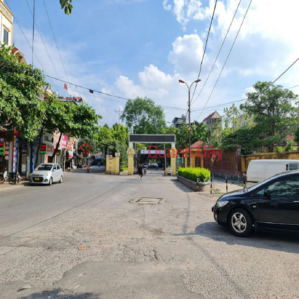 House for sale in Trau Quy, Gia Lam. 50m2, 4 floors, car access. 8 billion VND. Contact 0989894845 Sales Listings