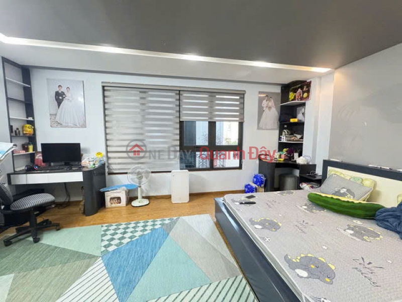 đ 12.9 Billion, BEAUTIFUL HOUSE IN THONG ALLEY, Ai Mo, 39M2, X 6 floors, 5.9m frontage, 12.9 billion Long Bien.