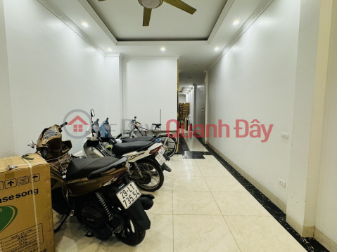 HOANG CONG'S HOUSE FOR SALE WITH AN alley as big as a street - 4 car lanes - SIDEWALK WITH BUSY BUSINESS _0