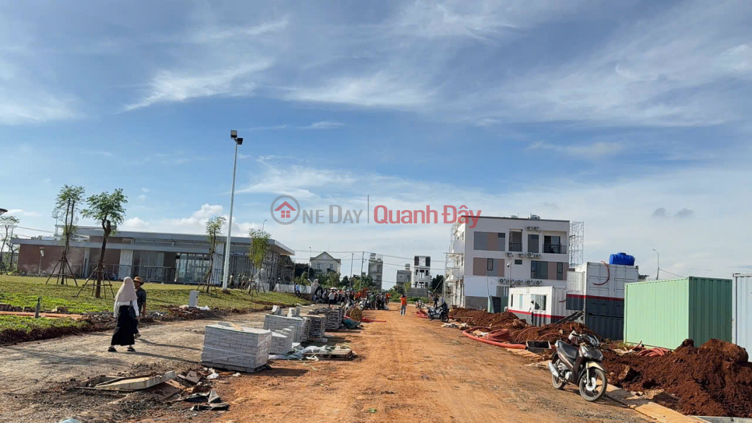 | Please Select | Residential Sales Listings | đ 1.9 Billion