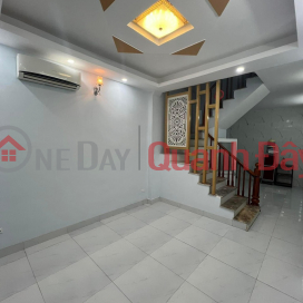 PRIVATE HOUSE FOR RENT WITH ENTIRE CAR LANE, 255 LINH NAM, 4 FLOORS, 43M2, 5 BEDROOMS, 11M _0