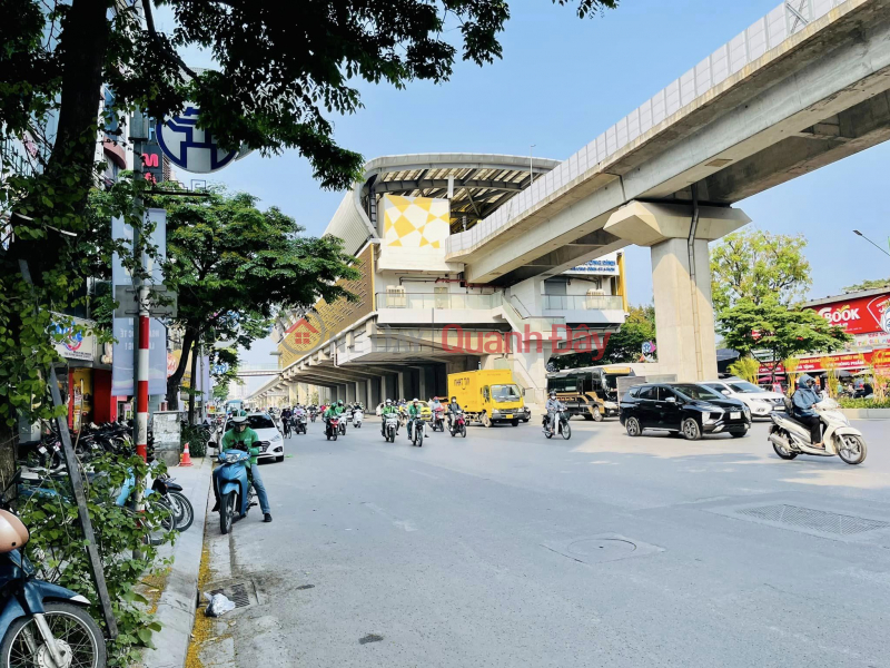 Duy nhất 1 căn nhà phố Nguyễn Trãi, Thanh Xuân, 30m 5 tầng, 3 ngủ, gần Ngã Tư Sở, nhà đẹp ở ngay chỉ 3 tỷ lh 0817606560 Niêm yết bán