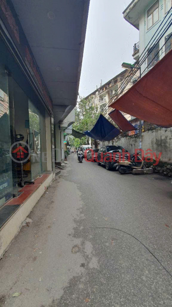 BEAUTIFUL HOUSE, READY TO MOVE IN - 3M WIDE IN FRONT OF HOUSE - ALLEY CAN DO SMALL BUSINESS - 30 STEPS AWAY FROM CARS TO AVOID AND PARKING. Sales Listings