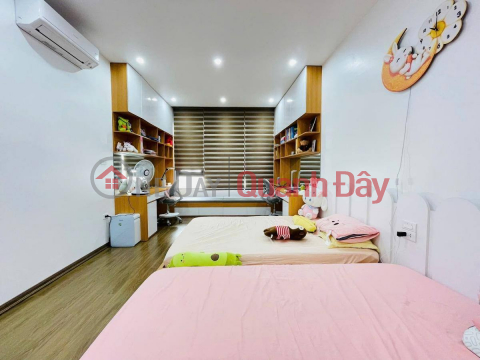 Excellent price! House for sale on Pho Duc Chinh street, 100m2, 4 floors, 4.7m frontage, 54.5 billion VND, wide sidewalk, ideal for business. _0