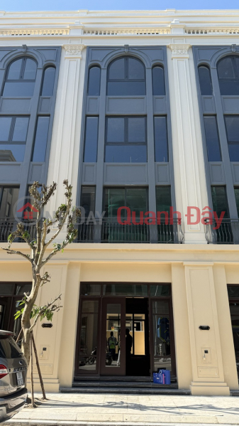 Property Search Vietnam | OneDay | Residential, Sales Listings Semi-detached villas for sale in Vinhome Global Gate Co Loa - Adjacent to a flower garden and near a 32-hectare lake.