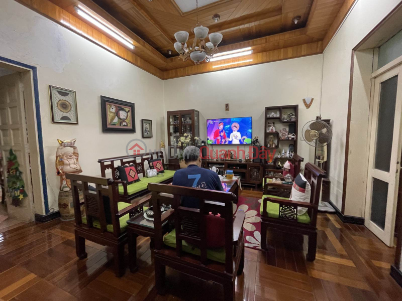 Selling Pham Ngoc Thach's house, 125 m2 x 3T, parked car, rear window, good business, marginally 17 billion. Sales Listings