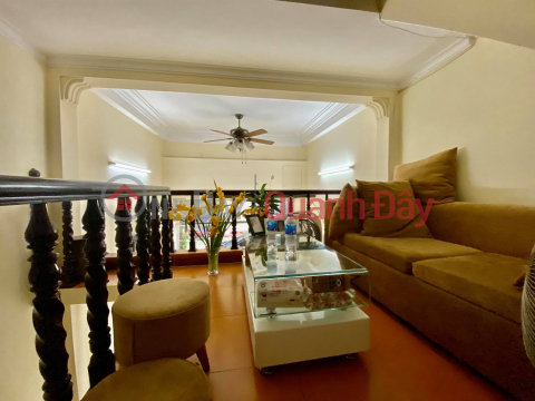FOR SALE 3 storey house 100M2 EXTREMELY BEAUTIFUL CENTRAL OF DISTRICT 7 ONLY 11 BILLION _0