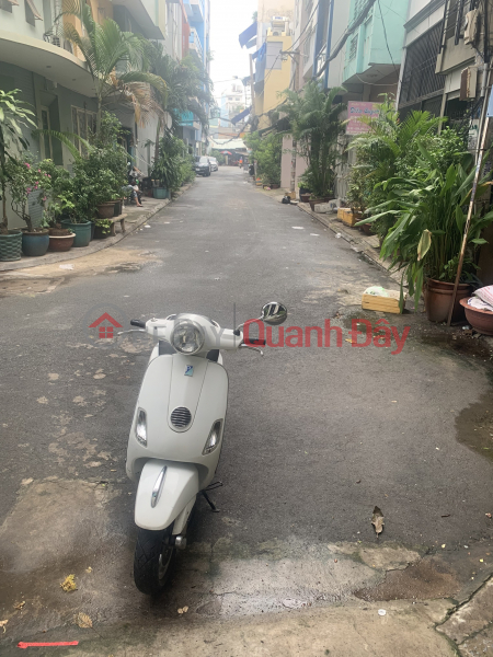 ₫ 7 Billion, OWNER NEEDS TO SELL HOUSE QUICKLY. Beautiful location in Tan Binh district, HCMC