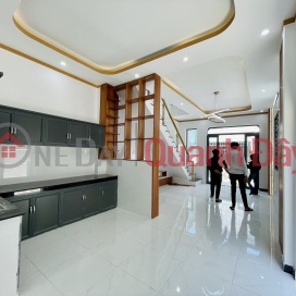House right at Thanh Phu market, 5m50 x 20m, private residential book _0