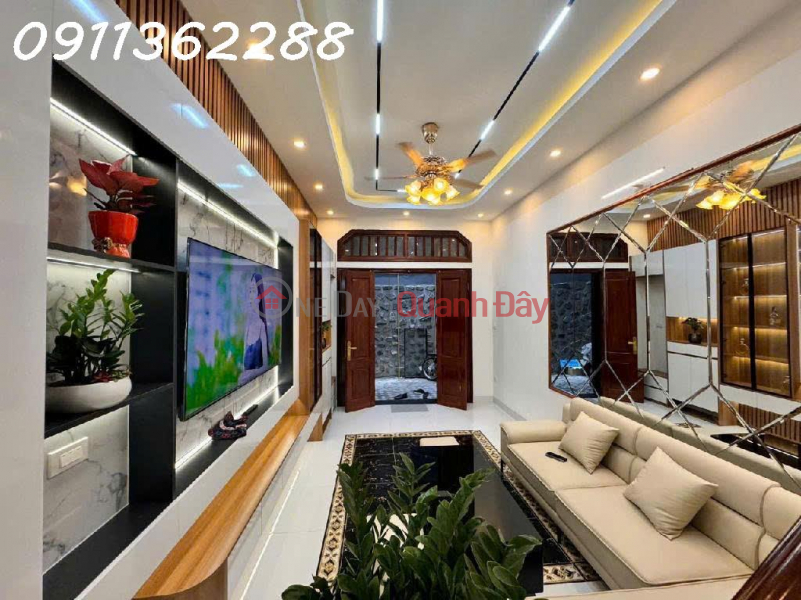 đ 8.5 Billion | 4-storey house for sale, 40m², Dich Vong Hau, Cau Giay, 8.5 billion