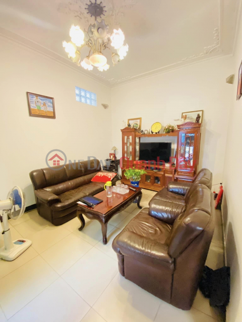 House for sale in VIP lane on Hoang Cau street, corner lot, private car, highly educated people. _0