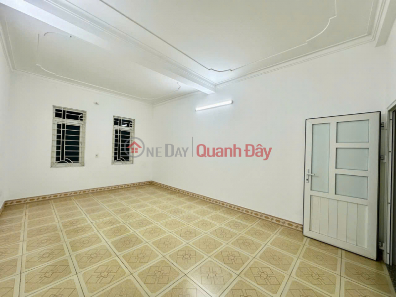 đ 2.33 Billion, House in Vinh Tien - Le Chan, 37m2, 3 floors, car parking at very shallow door, price 2.33 billion, very rare