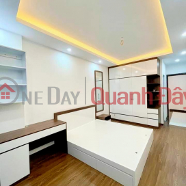 FAMILY FOR SELLING BEAUTIFUL 5-STORY HOUSE Area: 35M2 MT: 3.8M 3 BEDROOM PRICE: 4.9 BILLION CU LOC TOWN THANH XUAN DISTRICT OWNER GIVES FULL _0