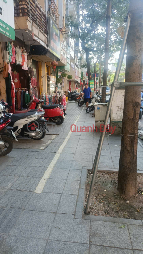 Land plot book on the vast sidewalk in Kham Thien, bustling business 52 m2, 16 billion 2, cash flow 23 million\/month, adjacent to Le Duan _0