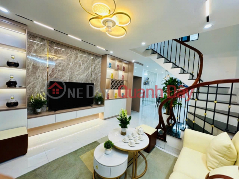 House for sale in Hoang Hoa Tham, center of Ba Dinh district, near car, 45m2, 4 master bedrooms, over 7 billion _0