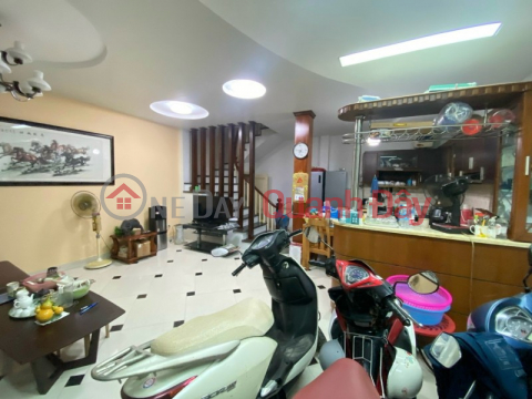 Bán nhà Chính Kinh - Kinh doanh tốt - Gần Royal City - 44mx3 tầng - 3 ngủ - ngõ rộng - 10.9 tỷ lh 0975124520 _0