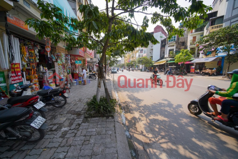 Land for sale in Thanh Nhan, 302m2, 10m frontage, price 38.8 billion, three-story alley, square and rear, near car _0