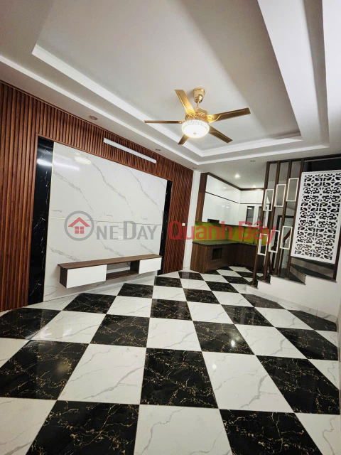 RARE OPPORTUNITY – 30m2 IN THE CENTER OF THACH BAN – CAR ACCESSIBLE ALLEY – BEAUTIFUL HOUSE READY TO MOVE IN _0
