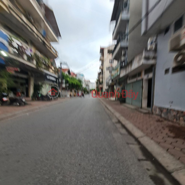60m2, 5m wide, square, car-accessible at Trau Quy, Gia Lam, Hanoi. Contact 0989894845 Sales Listings