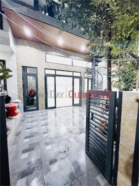 House for sale in CMT8, District 10, widening back, clean alley, over 8.x billion! _0