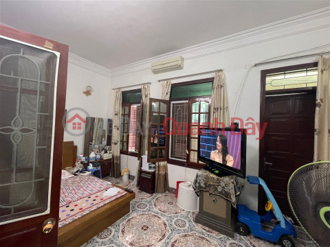 An Duong Vuong Townhouse for Sale in Tay Ho District. 81m Frontage 6m Approximately 14 Billion. Commitment to Real Photos Accurate Description. Owner _0