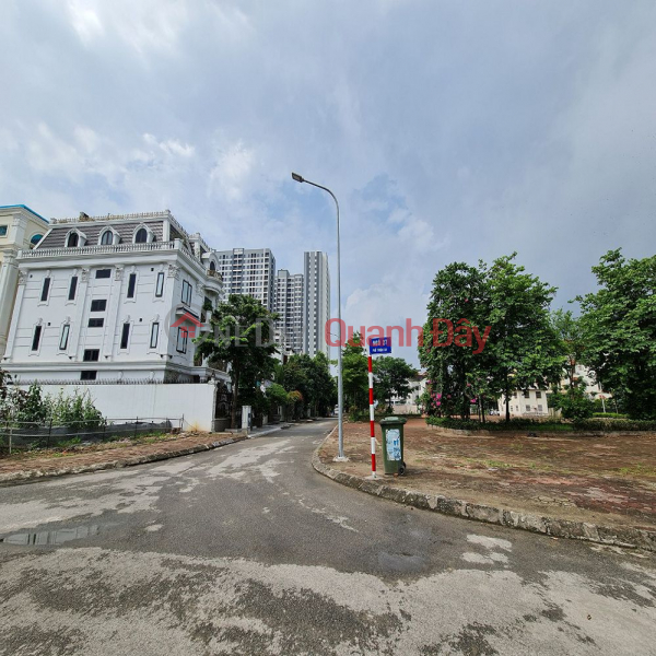 5-storey shophouse in the center of Trau Quy ward, Gia Lam district. Land 82m2, 333m2 floor. Contact 0989894845 Vietnam Sales đ 14.0 Billion