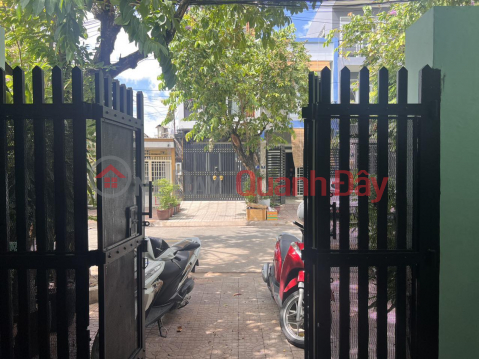 House for sale in front of Do Xuan Hop, District 9, 115m2, G63 sleeping day and night in front of the house, senior staff area _0