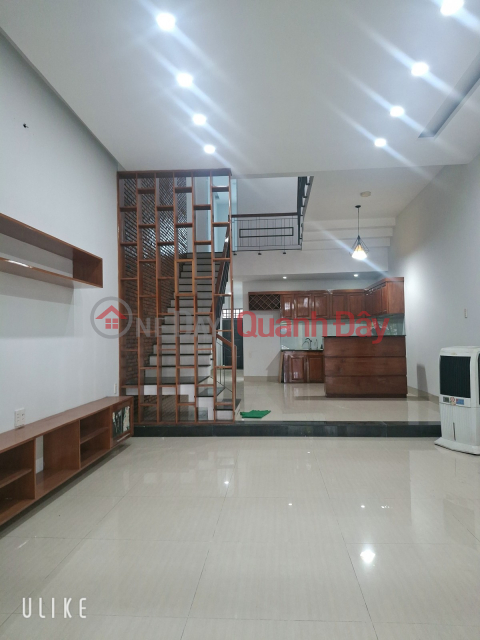 ONLY 6.2 BILLION - EXTREMELY GOOD PRICE! SOLID 3-STOREY HOUSE, 7.5M STREET FRONTAGE, 10M SIDEWALK, CAM LE. _0