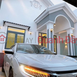 Modern design, spacious living space in a 3-bedroom house, good price _0