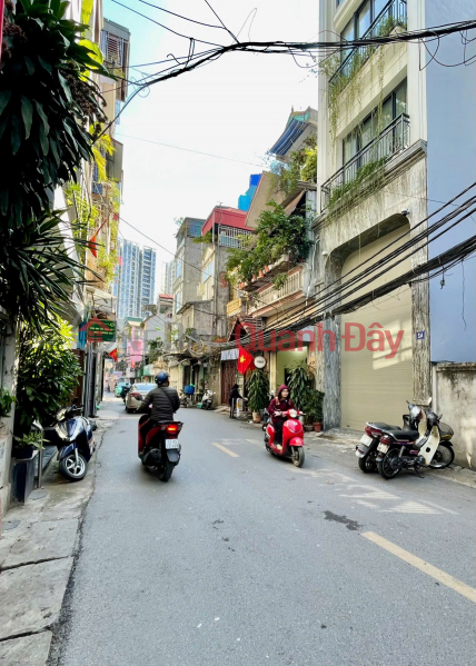 Owner selling - Located on Yen Lac street, Hai Ba Trung district, beautiful house, 34m2, 4.5 floors, 5.5m frontage - bustling business area. Sales Listings