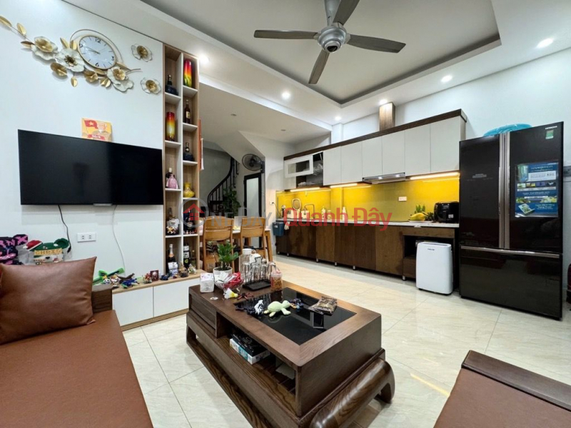 Over 7 billion VND for a 35m² x 5-story house in alley 193, Bo De, with parking available right in front, brand new and ready to move in. Sales Listings