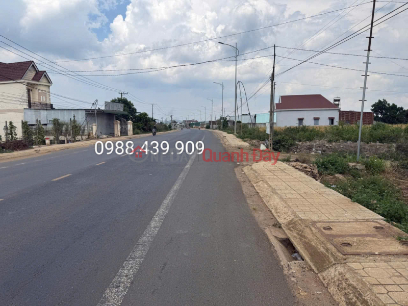 480m2 land for sale on paved road 724, R'chai Phu Hoi - Duc Trong - Lam Dong. Price: 3.5 billion VND. Sales Listings