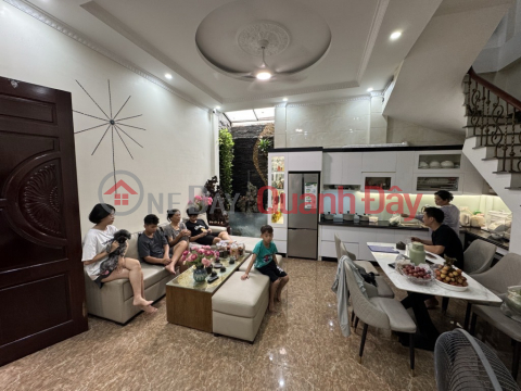 Giải Phóng 49m 5 tầng chỉ 9,5 tỷ, sát phố, sống chất, thoáng mát _0