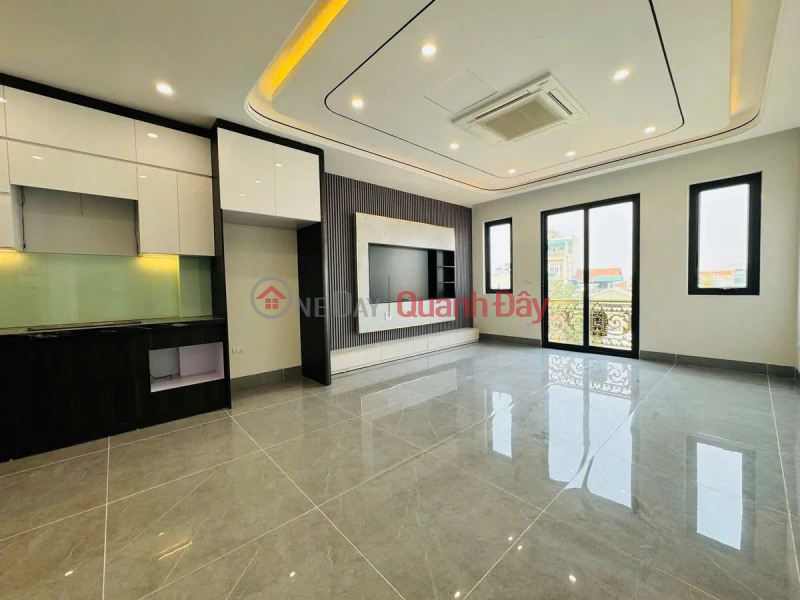 đ 11.2 Billion, NEW HOUSE, CAR PASSING BY Ngoc Thuy, 35 m2 X 7 floors, 3.5m frontage, 11.2 billion Long Bien.