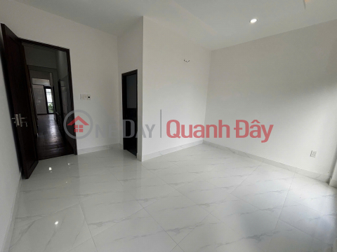 Bán nhà 2 tầng đường Giáp Văn Cương - Cách biển 70m _0