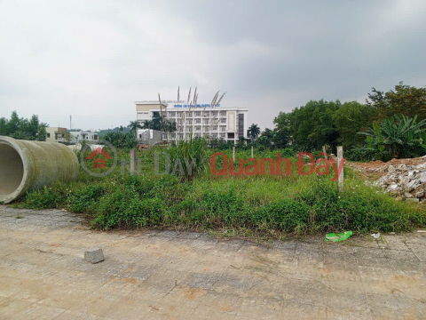 OWNER IS STRIPPED FOR MONEY AND NEEDS TO SELL CHEAP NORTH BANK OF TRA RIVER FRONTAGE _0