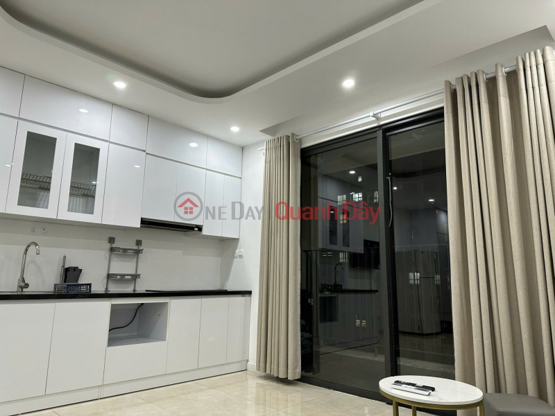 Property Search Vietnam | OneDay | Residential Rental Listings | Studio apartment for rent, 38m2, Vinhomes D'Capitale - cool southeast facing, million-dollar lake view, fully furnished - 14.5 million VND/month