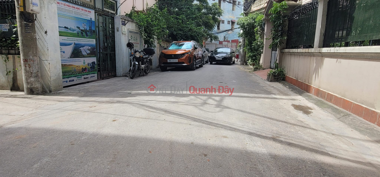 Selling house in Hoang Quoc Viet lot, area of 50m2, 4-storey house, wide alley, parking garage, KD Sales Listings