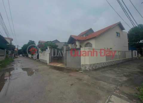 Selling corner lot land and giving away a house in Van Lam, Hung Yen _0