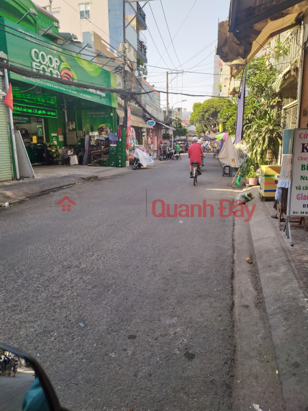 House for sale with BUSINESS FRONTAGE on Truong Chinh Street, Tan Binh District, Area: 4mx12m, Area: 2 floors, Price: 9 billion. Sales Listings