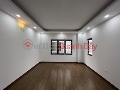 Newly built house, owner left full furniture in Yen Vinh, Kim Chung, design 5 floors 4 bedrooms, convenient transportation _0