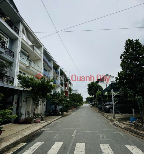 Property Search Vietnam | OneDay | Residential | Sales Listings | 10M ROAD FRONTAGE, 5M SIDEWALK RIGHT AT BUSY INTERSECTION - ALONG THAM LUONG CANAL - NEAR AEON MALL ROCKET - CASH FLOW 40 MILLION