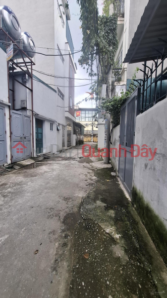 Land for sale in lane 640 Nguyen Van Cu. 70m wide, trucks can enter the land. More than 13 billion, negotiable Sales Listings